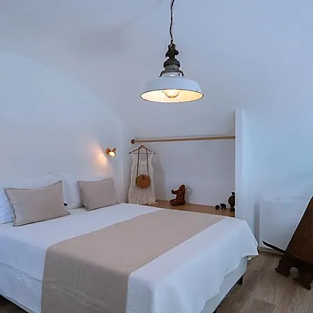 Rizes Santorini With Private Pool